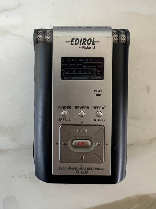 ROLAND Edirol R-09 24 bit Wave MP3 Recorder Digital Audio Black and Silver image 1