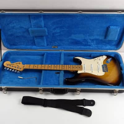 2009 Fender American Special Stratocaster Sunburst with Hardshell Case image 11