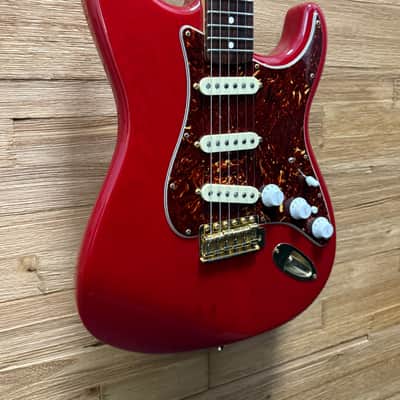 Fender Deluxe Players Stratocaster Guitar 2007-MIM- Crimson Red Transparent- w/MLA Mason Dixon Pickups + Tweed Hard Case image 3