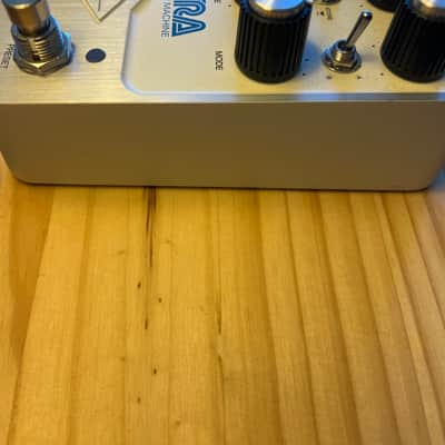 Universal Audio Astra Modulation Machine 2021 - Present - White image 4