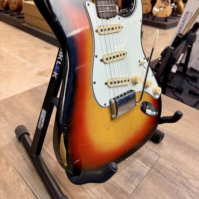 Fender STRATOCASTER SUNBURST 1965 image 3