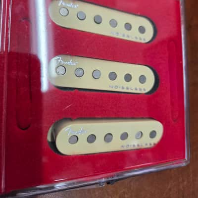 Fender Noiseless Gen4 strat pickup set open package t image 2