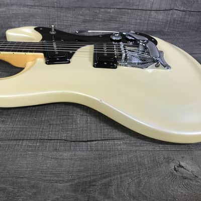 Mosrite Ventures Model 1965 Pearl White image 5