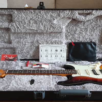 Fender Stratocaster 2021 - American Ultra HSS Ultraburst image 3