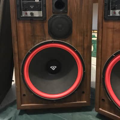 Cerwin Vega D-9 Walnut 15" beautiful vintage 350 watt floor standing stereo speakers image 3
