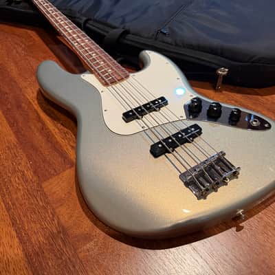 Fender Player Precision Bass with Pau Ferro Fretboard Seymour Duncan Pickups 2019 - 2024 - Silver image 2