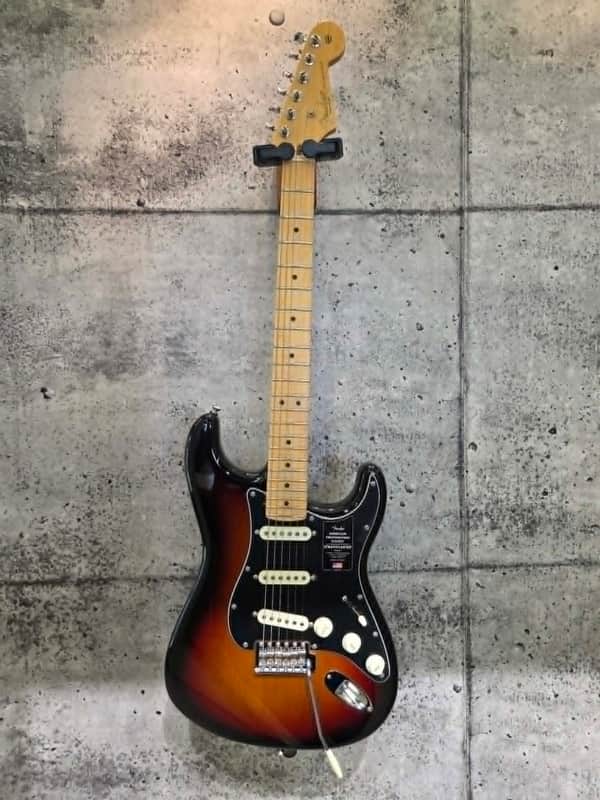 Fender American Professional Classic Stratocaster 2025 - Present - 3-Color Sunburst