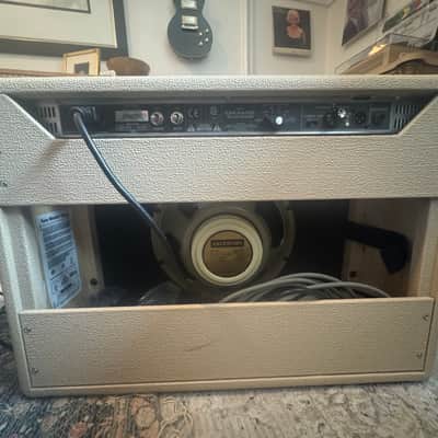 Fender Tone Master Deluxe Reverb 2-Channel 22-Watt 1x12" Digital Guitar Combo image 2
