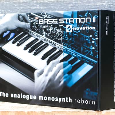 Novation Bass Station II Paraphonic Analogue Synthesizer 25-Note Keyboard w/Box image 8
