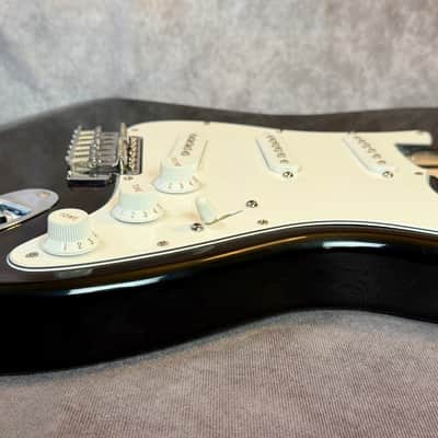 Fender Stratocaster Loaded Body MiM  2002 - Black image 4