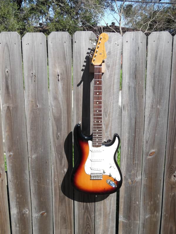 Fender Robert Cray Signature Stratocaster- 3-Color Sunburst w/Fishman Fluence Pups