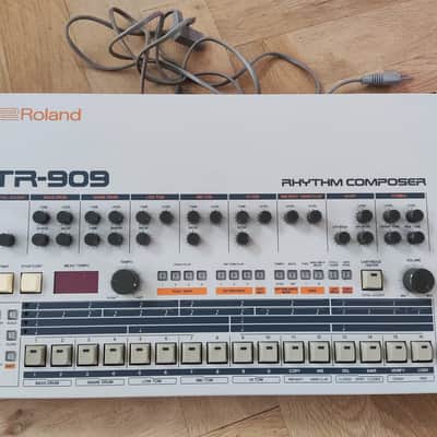 Roland TR-909 Rhythm Composer 1983 - 1985 - White
