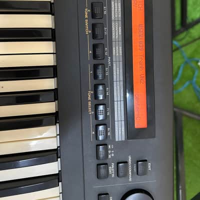 Roland XP-30 61-Key 64-Voice Expandable Synthesizer 1999 - 2004 - Black image 3
