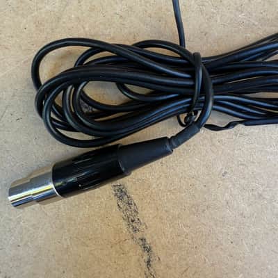 Lectrosonics Lectro UM100 + UCR100 Block + cables + microphone image 13