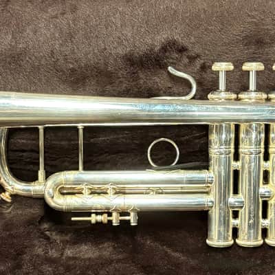 Bach Stradivarius Trumpet Model 37, Silver Finish image 9