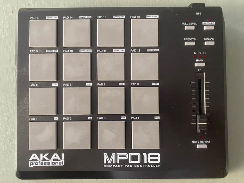 Immagine Akai MPD18 2010s - Black - 1