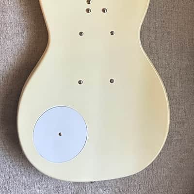 2011 Danelectro 56 U2 Single Cutaway Full Bell Headstock Gold Hardware Rare Model image 9