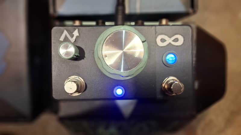 Anchored Cloud Sound JHS inspired feedback looper 2026 - Green/black/Slate/handpainted image 1