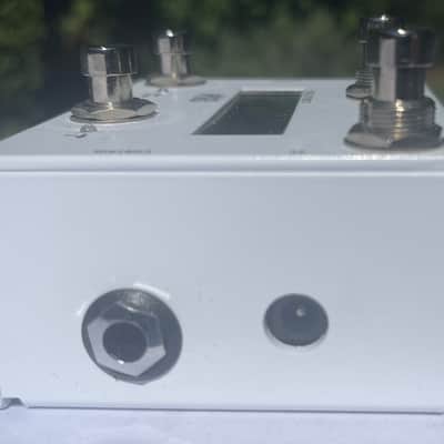 Matthews Effects The Futurist MIDI Controller 2022 - White (smallest midi controller) image 5