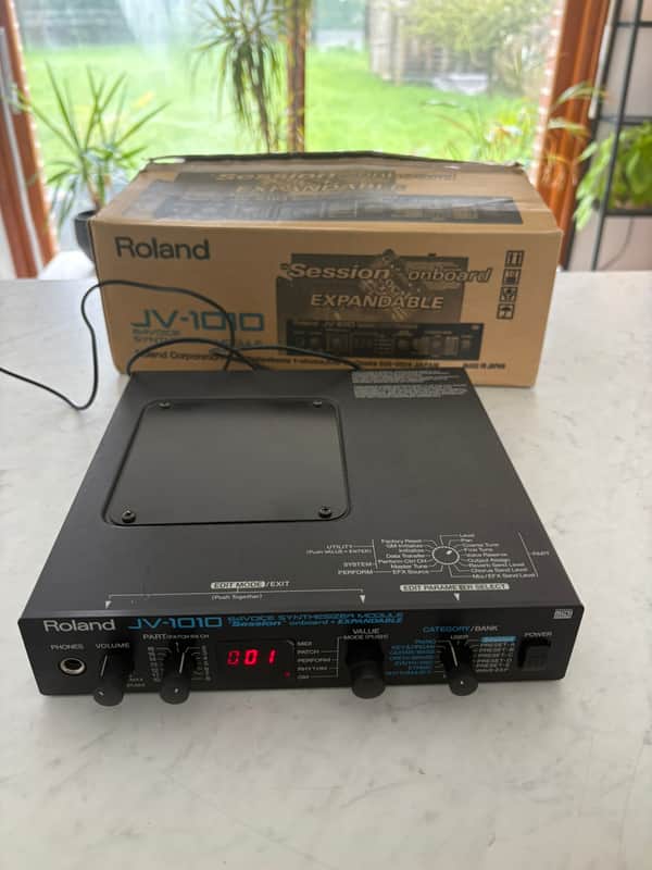 Roland JV-1010 64-Voice Synthesizer Module | Reverb