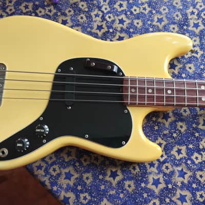 1978 Fender Musicmaster Bass with Original Fibre Hard Shell Case image 3