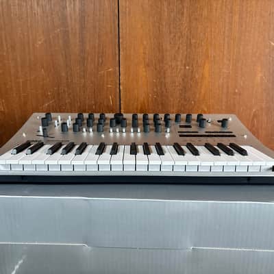 Korg Minilogue 4-Voice Polyphonic Analog Synthesizer w/ box image 2