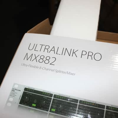 Behringer MX882 Rackmount Mixer / Splitter image 2
