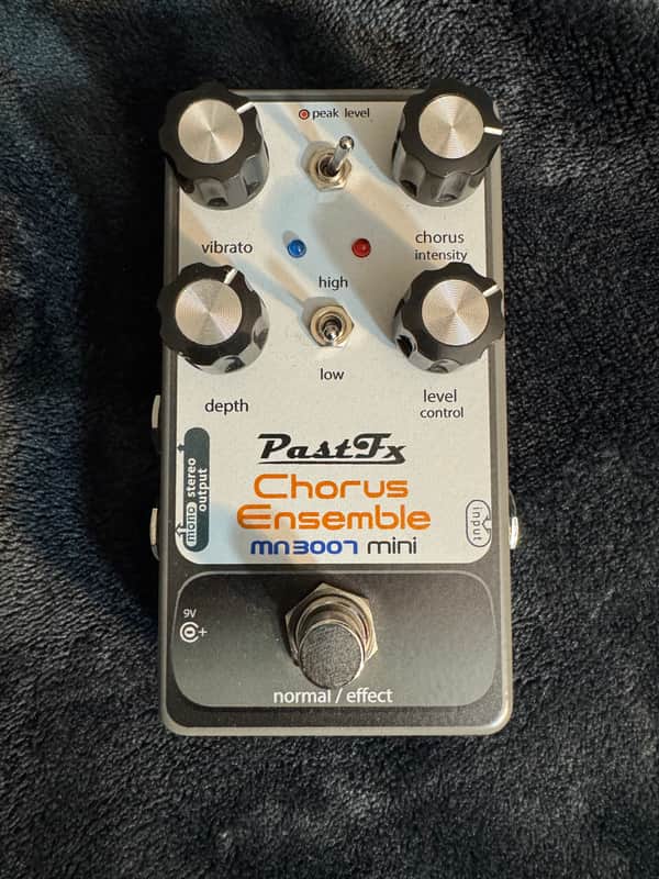 PastFx Chorus Ensemble MN3007 NOS BBD chip - Mint image 1