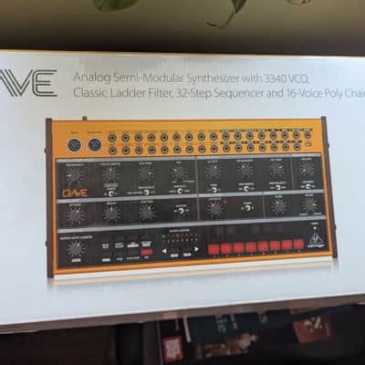Behringer Crave - Like New with Decksaver and UK Power Chord! image 4