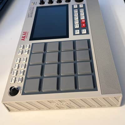 Akai MPC Live II Standalone Sampler / Sequencer Retro Edition 2020 - Present - Grey image 9