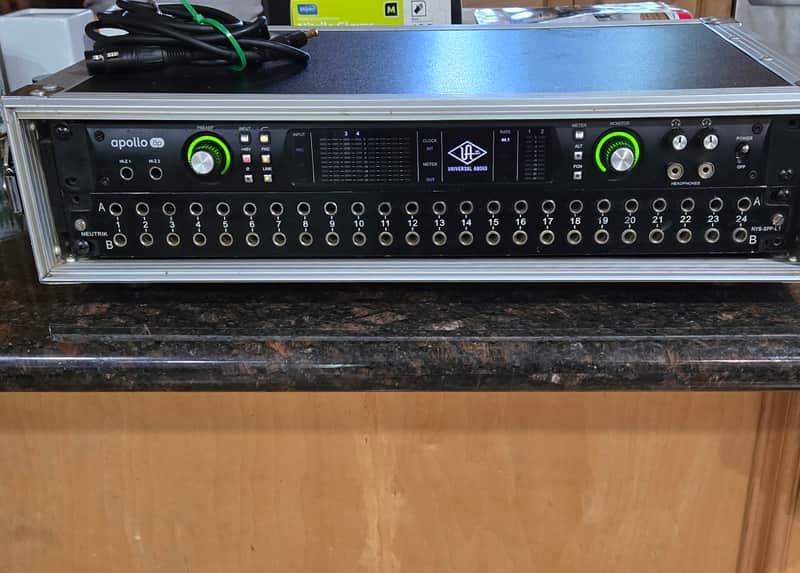 Universal Audio Apollo 8p QUAD Thunderbolt 2 Audio Interface 2010s - Black image 1