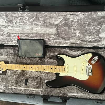 Fender American Elite Stratocaster with Maple Fretboard 2016 - 2019 - 3-Color Sunburst image 3