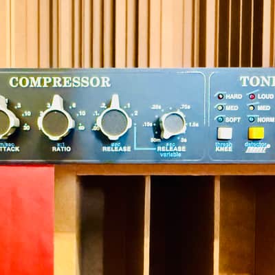 API 2500 Stereo Bus Compressor 2000 - 2019 - Black image 2