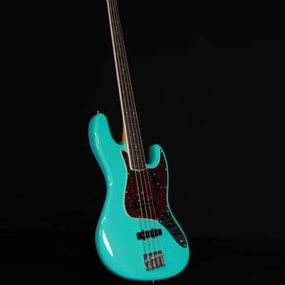 Fender American Vintage II 1966 Jazz Bass, Rosewood FB, Sea Foam Green - Demo image 8