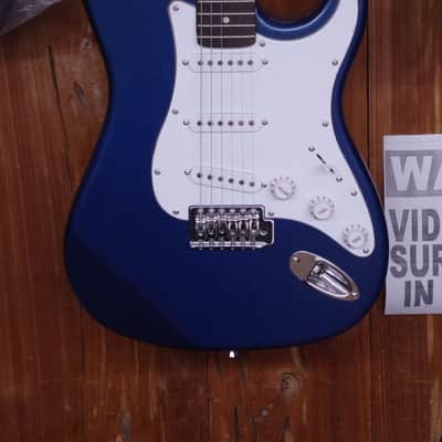 Castlerock SV40 double cutaway electric guitar w/ Case - tremolo - used - blue image 3
