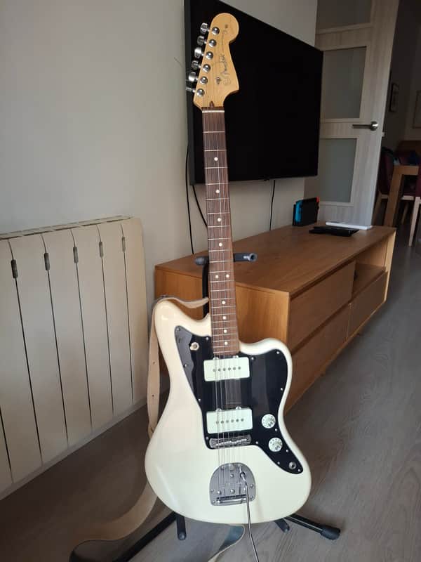(TEMPORARY DISCOUNT) Fender Jazzmaster American Professional with Staytrem bridge