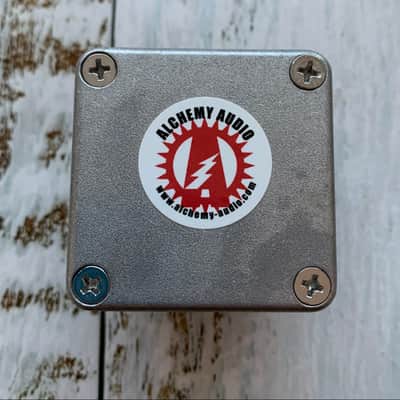 Alchemy Audio "Dead Bat" Dying 9 Volt Battery Simulator Effect Pedal Voltage Sag image 5