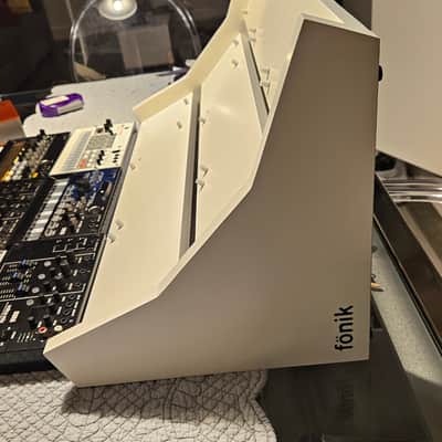 Korg Volca Bundle: Beat, Nubass, Keys, Modular, Sample2, ×2 Mix + Fonik Rack. Sinc and Audio cables, power supplies included. image 8