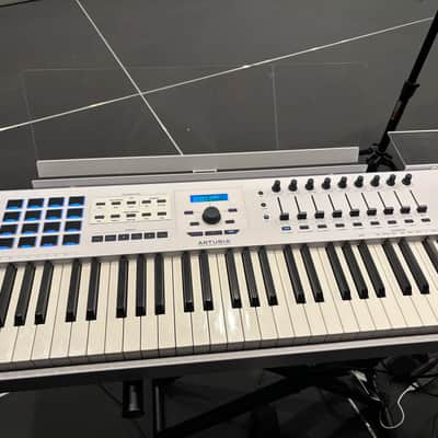Arturia KeyLab 88 MkII MIDI Controller 2019 - Present - White image 6