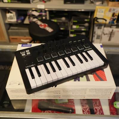 Arturia MiniLab 3 Keyboard Controller Black - Used image 8