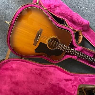 Gibson Acoustic Guitar case with pink fur lining Bild 5
