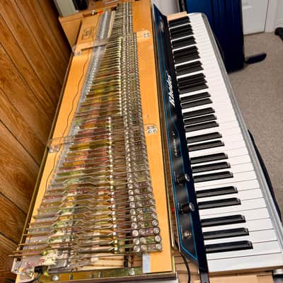 Immagine Rhodes Mark V Stage 73 – Custom Cosmic Blue | Fully Professionally Restored | Original Stand, Cover & Matching Pedal - 13