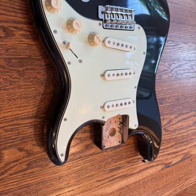 Fender Road Worn 60's Black Stratocaster Loaded Body Pure Vintage 65 Pickups Nitro Journeyman Relic image 4
