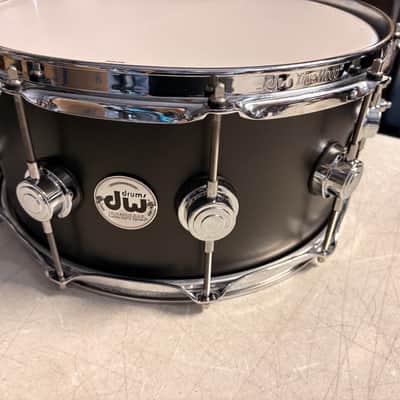 DW Collector's SSC Maple Satin Oil Snare Drum with Chrome Hardware Regular 14 x 6.5 in. Ebony Stain image 7