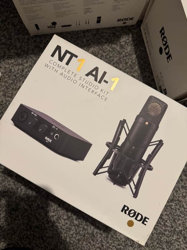 RODE NT1-AI1 Complete Studio Kit with NT1 Microphone and AI-1 Interface Black image 1