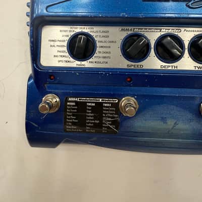 Line 6 MM4 Modulation Modeler Programmable Guitar Multi Effects Pedal + PSU image 2