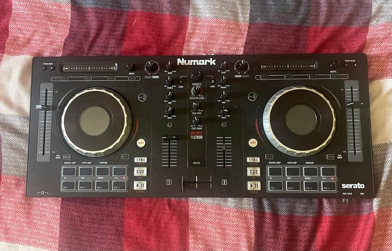 Numark Mixtrack Platinum FX DJ Controller