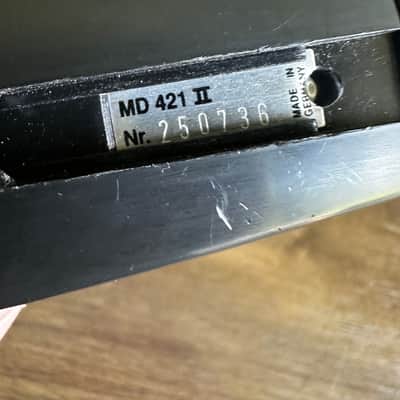 Sennheiser MD 421-II Dynamic Microphone w/ Case & Clip image 3