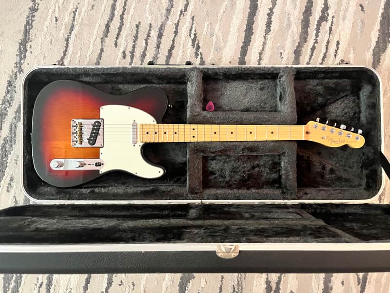 2016 Fender American Professional Telecaster with Maple Fretboard 3 Tone Sunburst