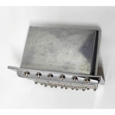 Fender® Deluxe Series Stratocaster Chrome Tremolo bridge assembly (two-point) 09 image 12